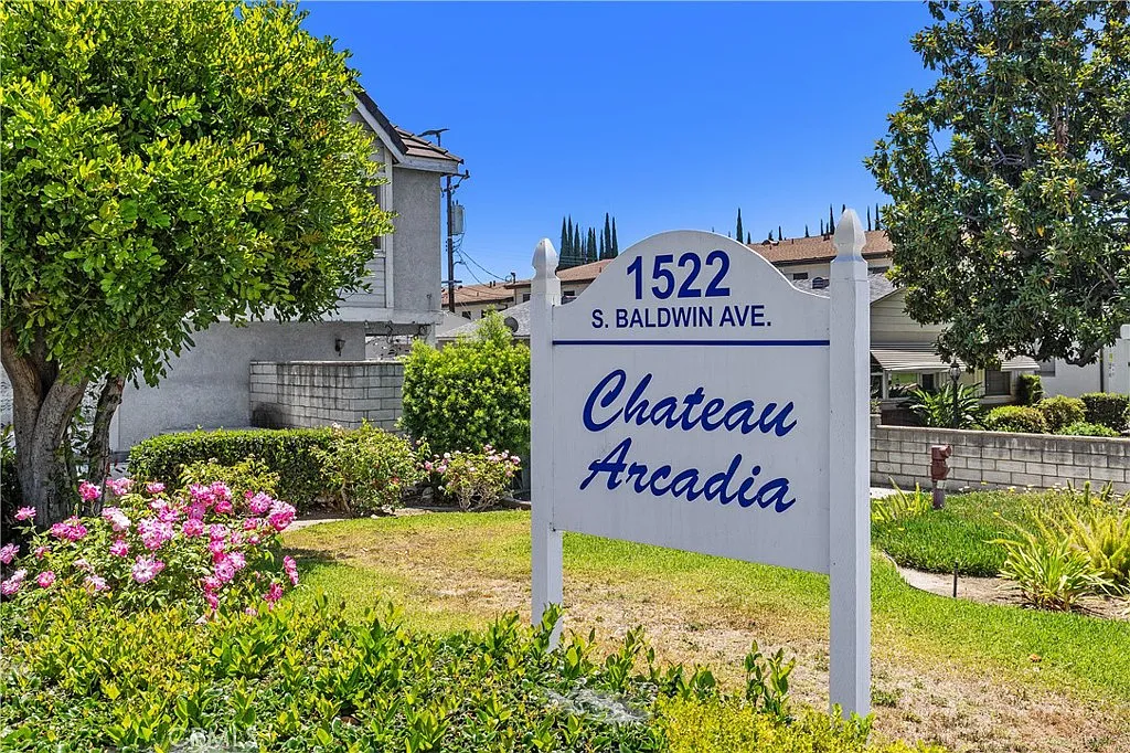 3 bed, 2.5 bath, 1263 sqft, $3,200 — Photo 3
