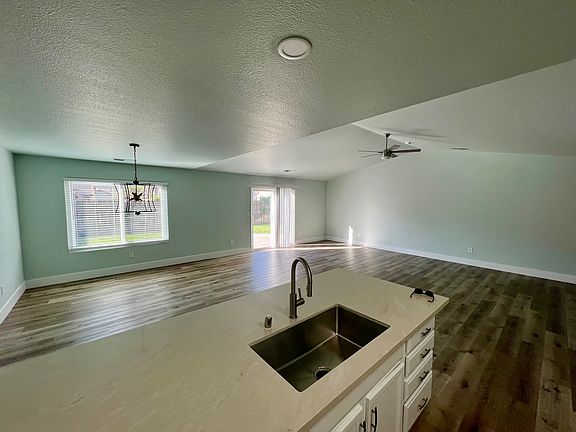 3rd image of 2079 W Berkshire Ln