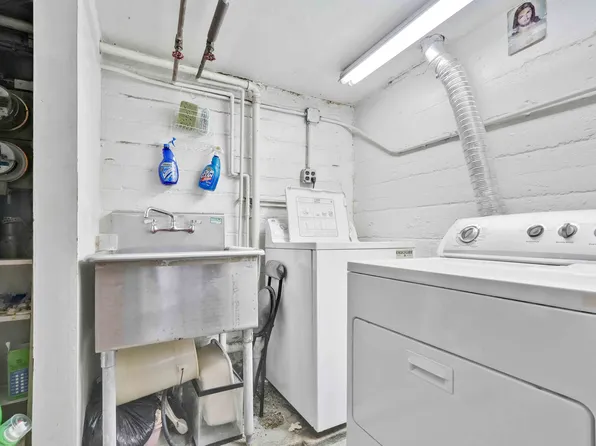 23-13 Ditmars Boulevard image 15 of 18