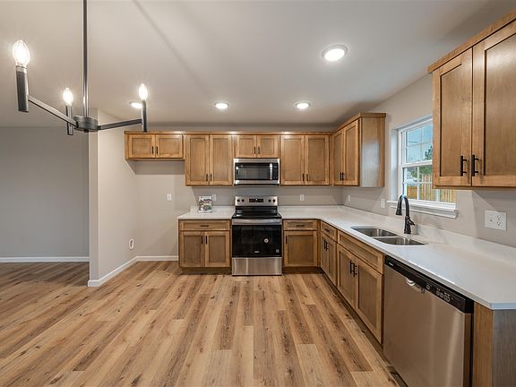 5th image of 1101 Brook Ct