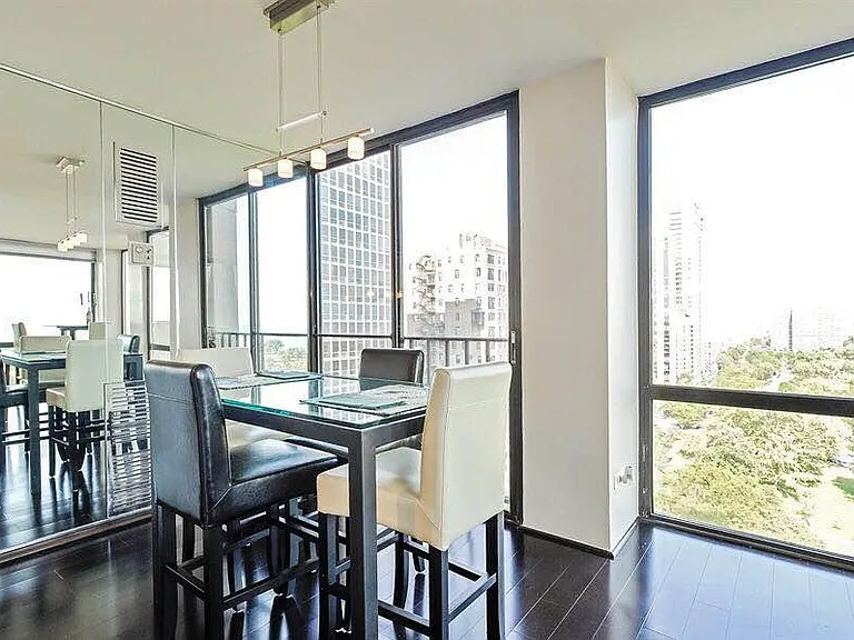 345 W Fullerton Pkwy — Photo 4