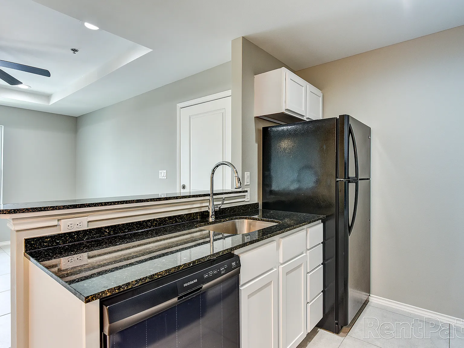 Mercedes Place Apartments — Photo 3
