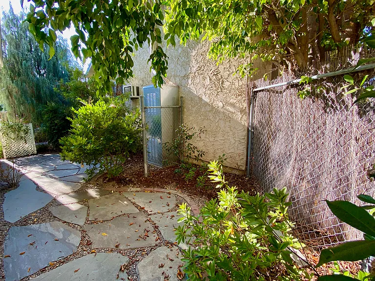 2435 Mohawk St #3 — Photo 8