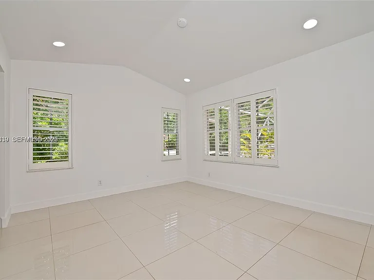 889 Sand Creek Cir — Photo 12