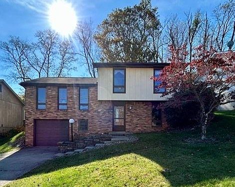 1st image of 26 W White Oak Dr