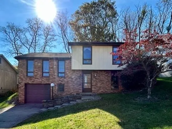 26 W White Oak Dr, Delmont, PA 15626