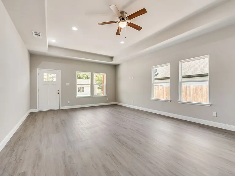 3012 Silver St — Photo 2