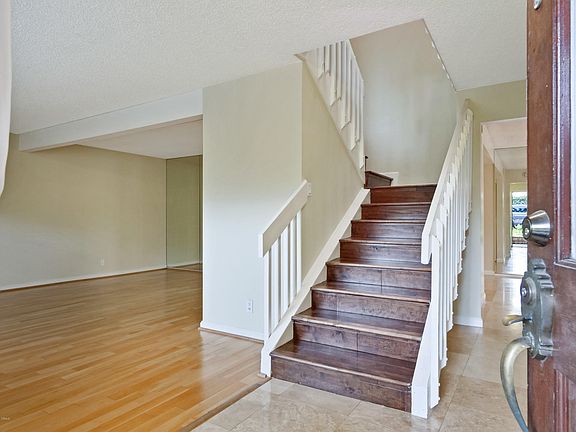 5th image of 23 Northwoods Ln