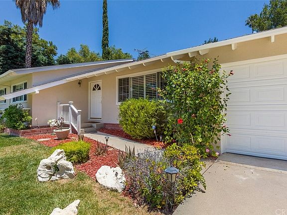4th image of 8518 Capistrano Ave