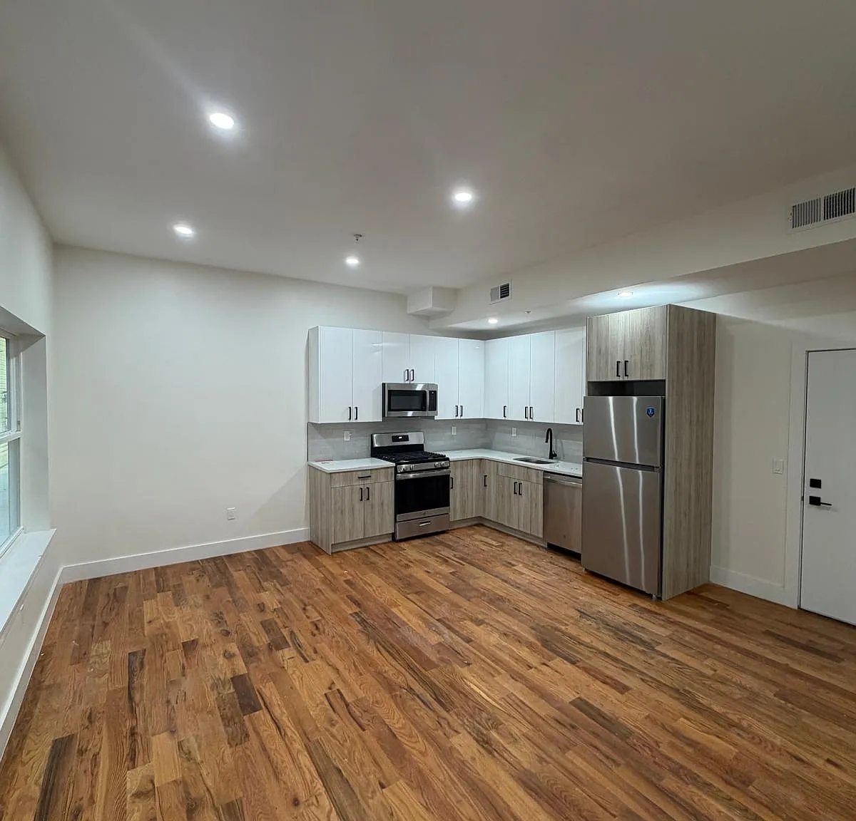 1 bed, 1000 sqft, $1,950 — Photo 1