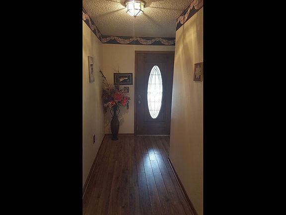 2nd image of 256 Lincoln Dr