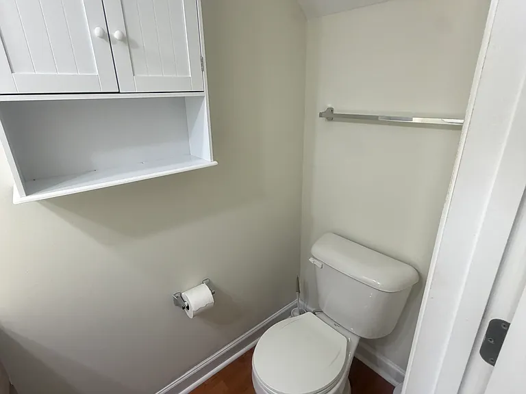 1215 Green Oaks Ln #H — Photo 11