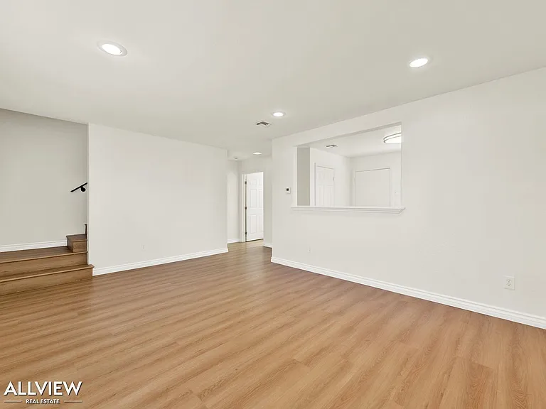 980 E Mission Ave — Photo 7