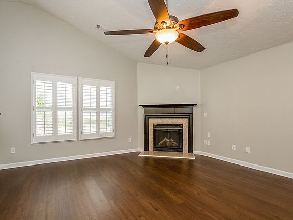 3rd image of 217 Winterbury Dr