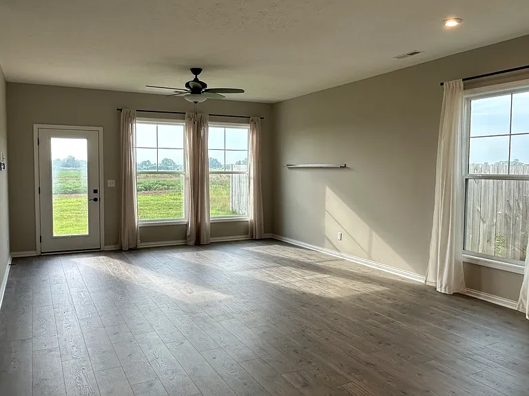 920 Anise Ln — Photo 3