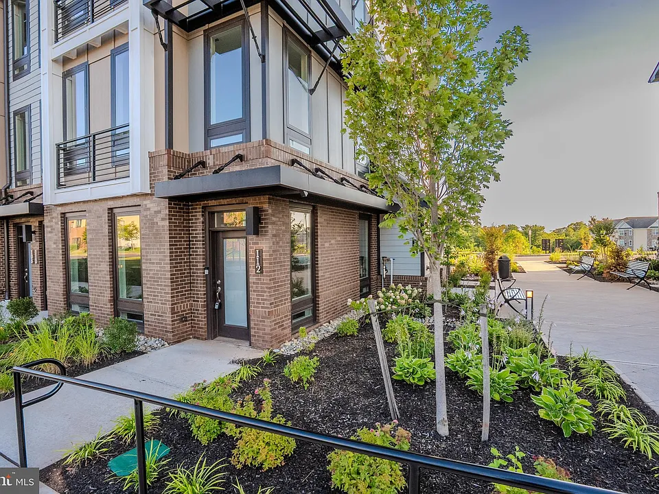 112 Village Dr