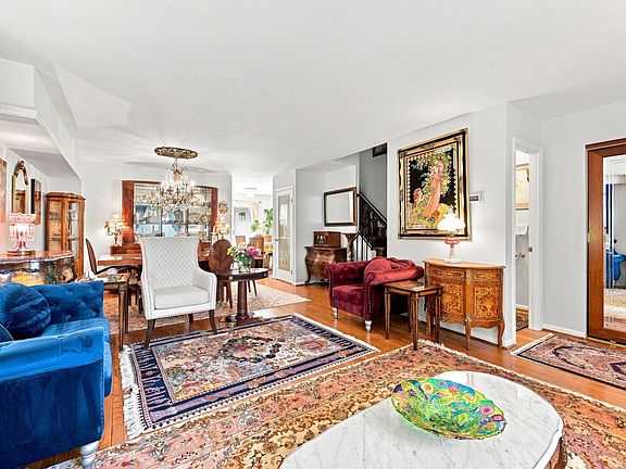 5th image of 243 Lawndale Ave