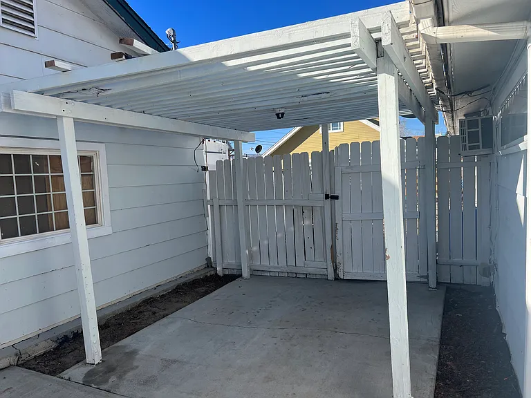 855 White Ave — Photo 5