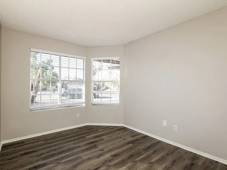 1101 W Wickieup Ln — Photo 11