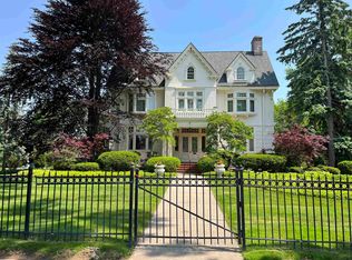 402 E Wisconsin Ave, Neenah, WI 54956