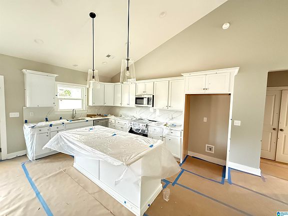 5th image of 104 Edgewater Dr