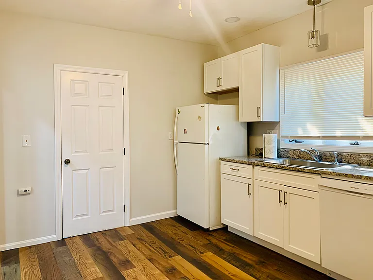 400 Charles St #1 — Photo 4