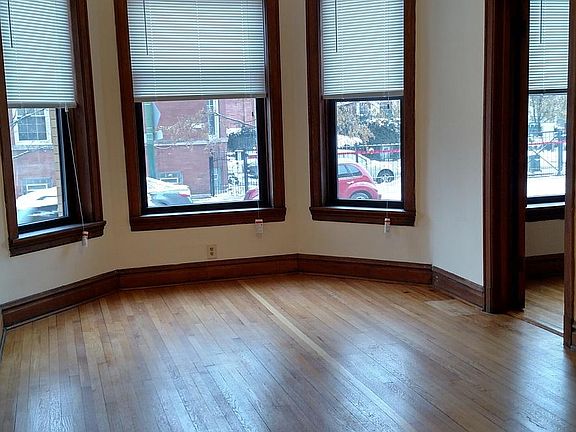 4th image of 2200 N Sacramento Ave #2