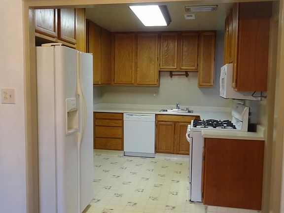 5th image of 226 Mansfield Dr