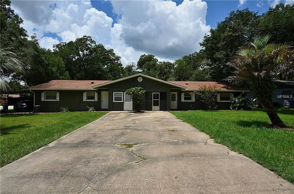 Orange City: 1/2 Duplex, Fenced Yard Available October 15th! — Photo 2
