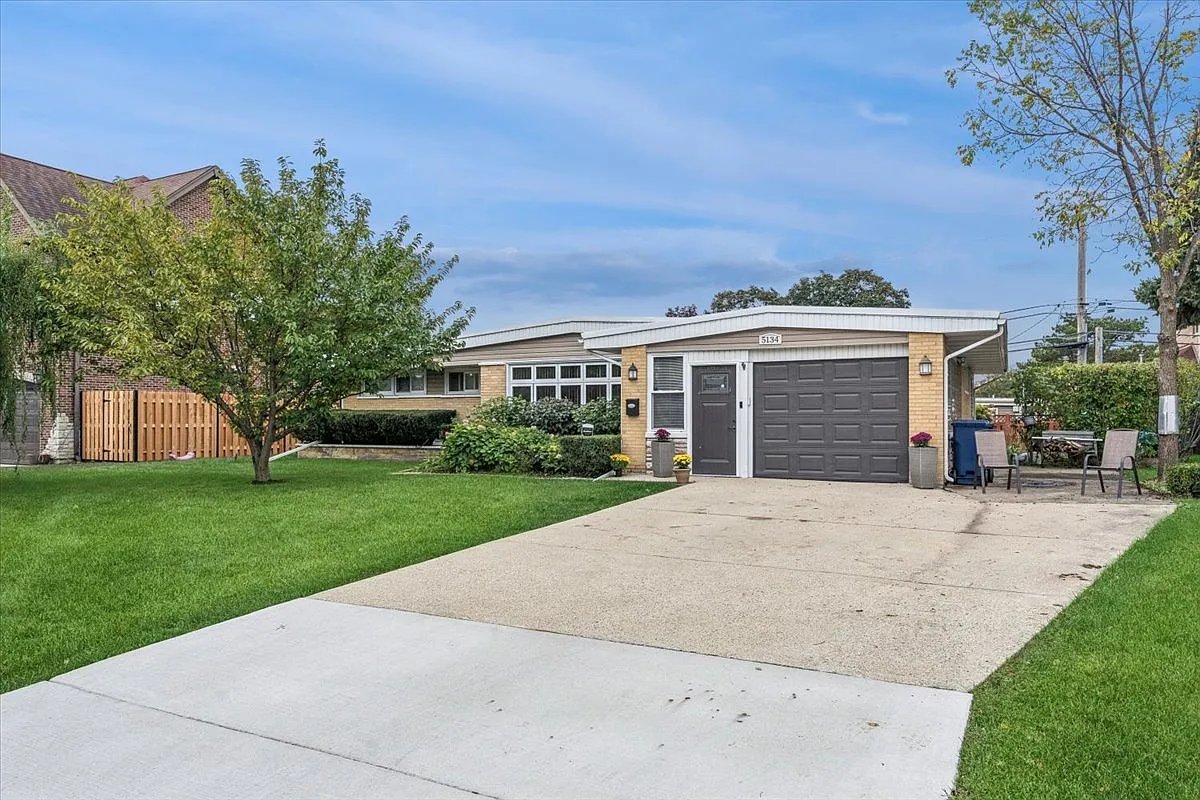5134 N Mission Dr photo 1