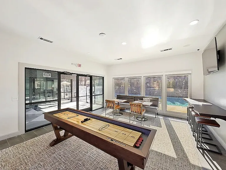 Halston Riverside — Photo 74