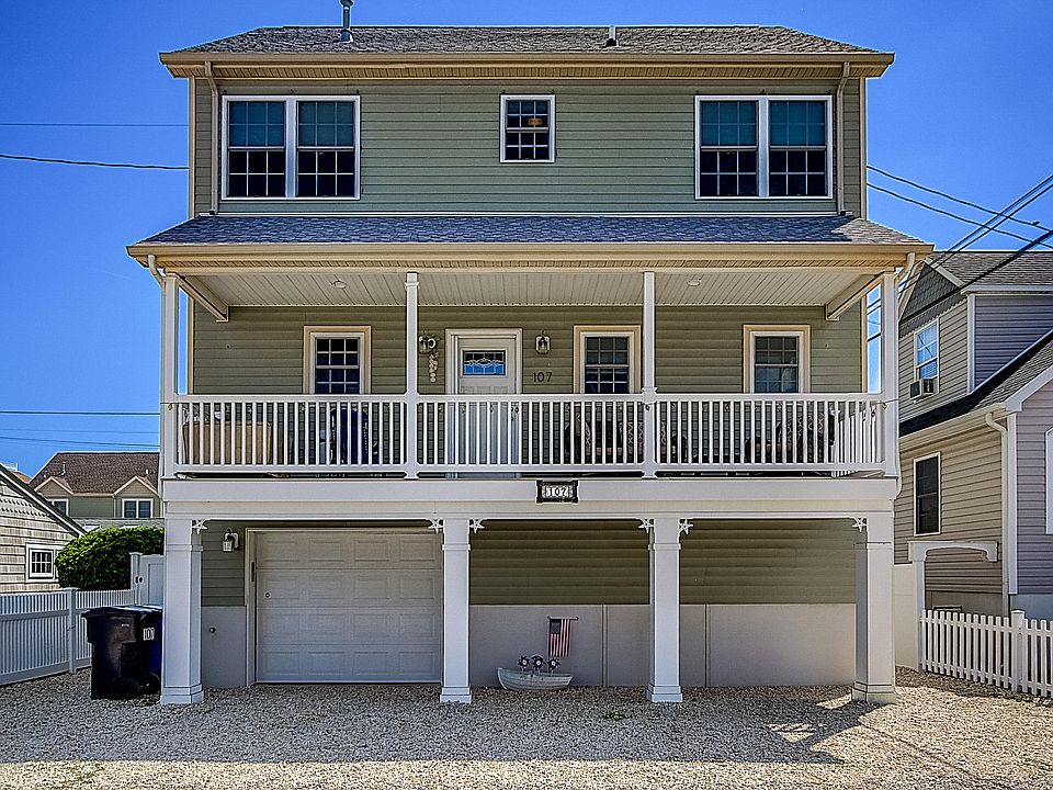 1st image of 107 Dolphin Dr
