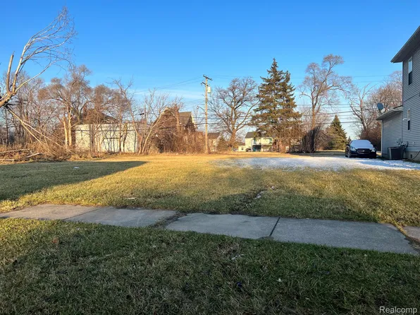 3556 15th St, Detroit, MI 48208