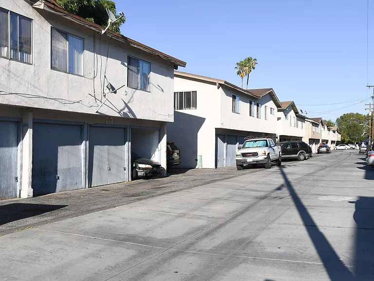 994 Valencia St — Photo 28