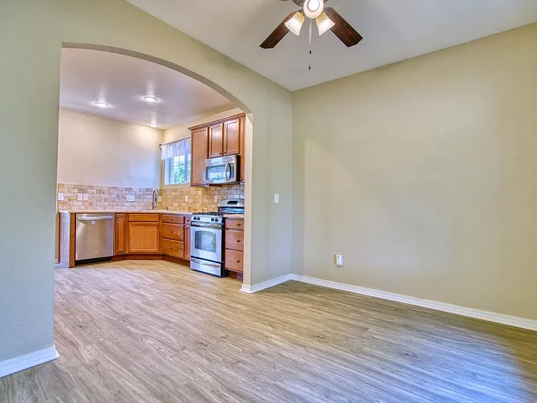 2370 Windmill Dr — Photo 7