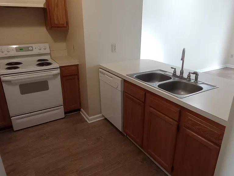 322 Dennison Ct — Photo 7