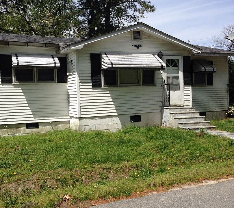 2nd image of 1411 College St