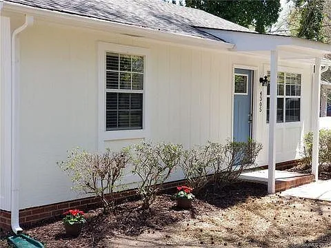 4305 Lake Rd — Photo 2