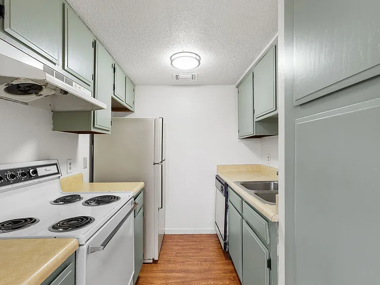 Chestnut Place Apartments — Photo 45