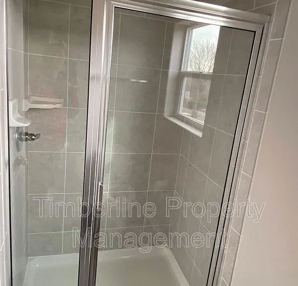 889 Grissom Dr — Photo 23
