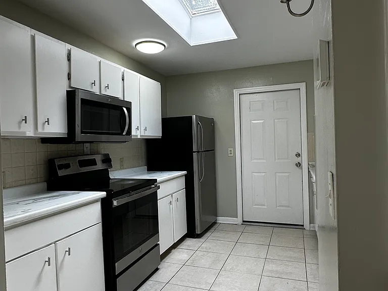 10757 S Hawaii Dr — Photo 16