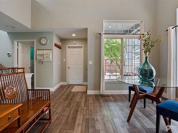 4th image of 1090 NW Gladiola Court