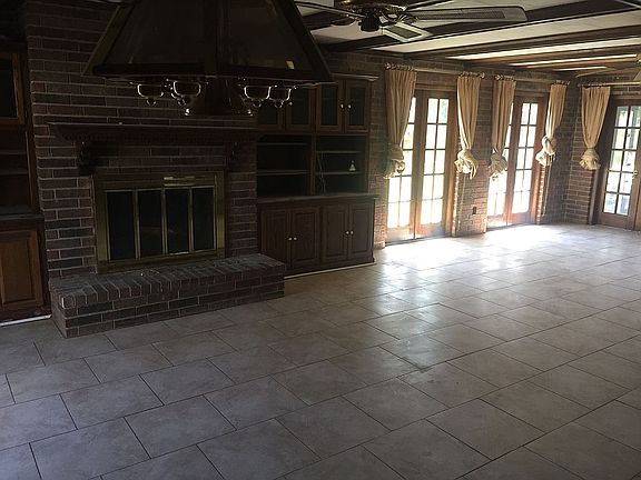 3rd image of 219 Montgomery Dr