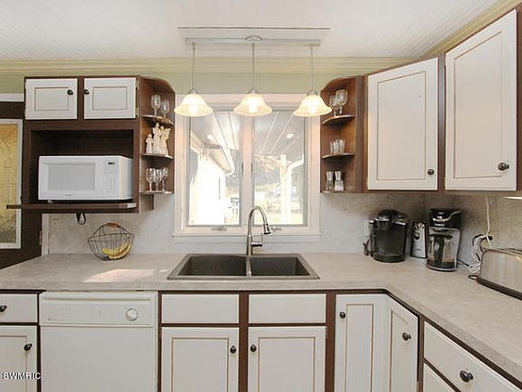 5th image of 3995 Kehoe Dr NE