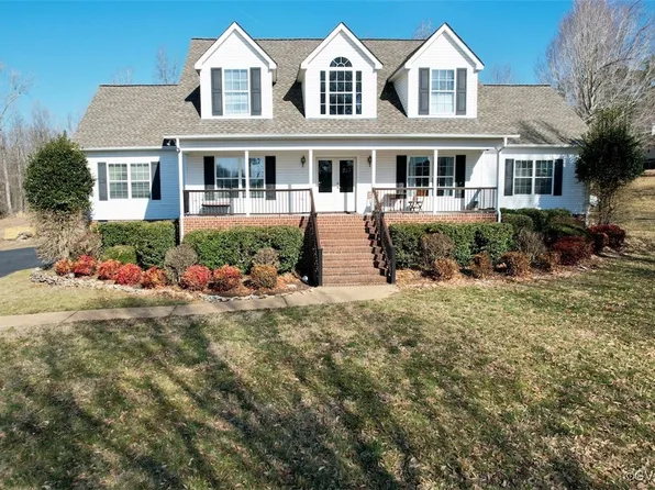 1121 Lakeside Drive Ext, Blackstone, VA 23824