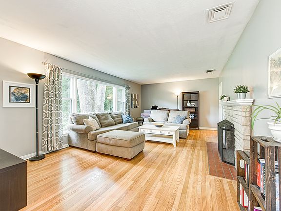 3rd image of 6080 Riverview Dr