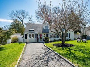 1331 Harry Ln, Merrick, NY 11566