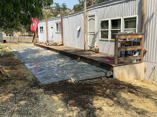 13812 Redwood St, Hornbrook, CA 96044