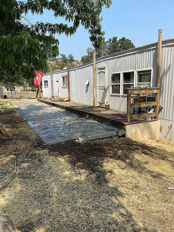 13812 Redwood St photo 1