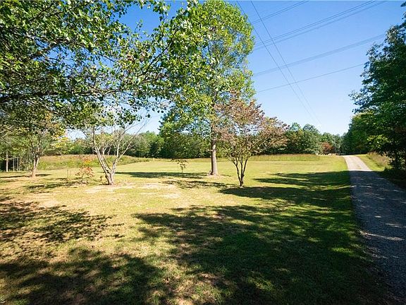 3rd image of 133 Jerry Dr